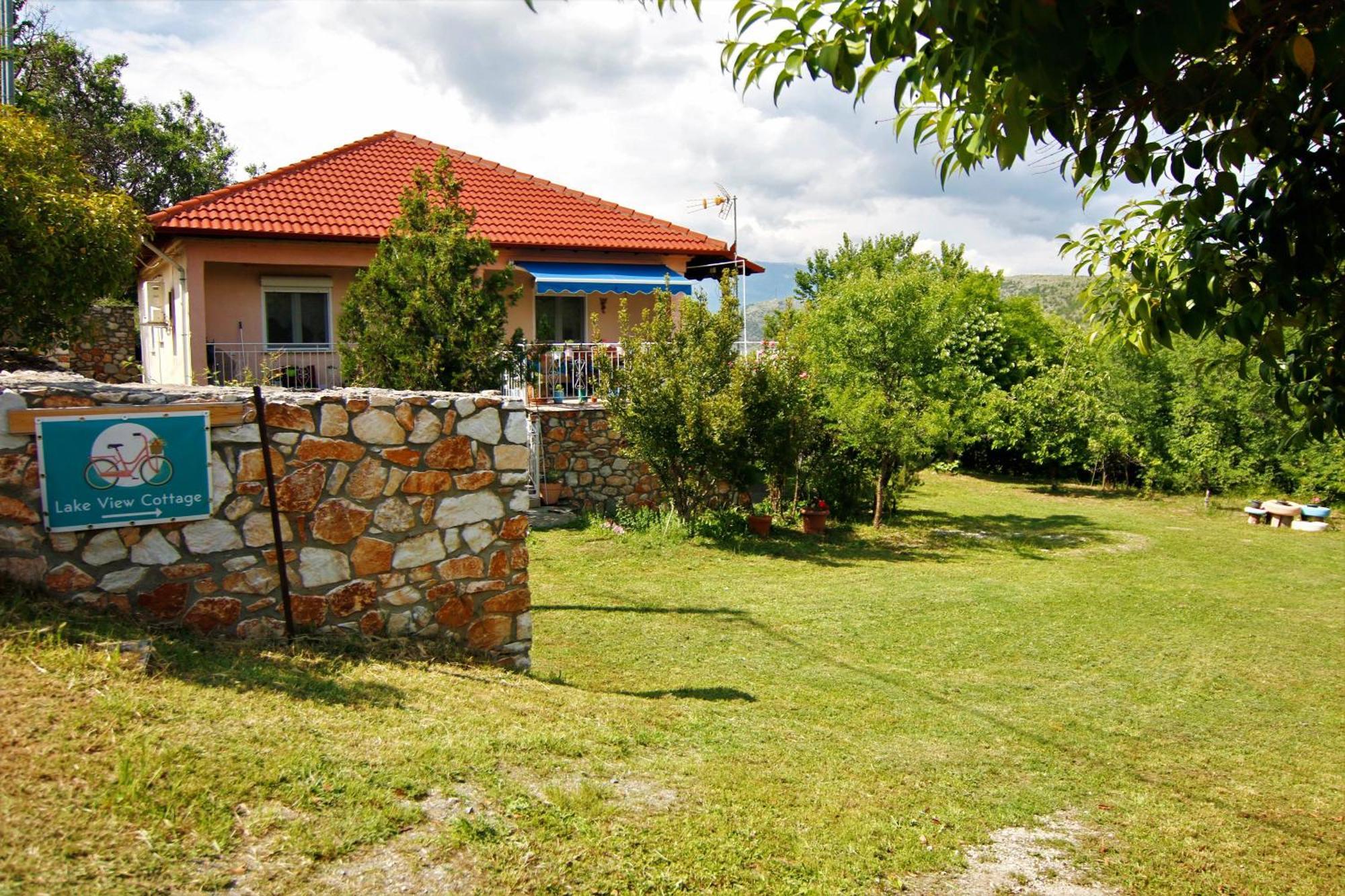 Countryside Cottage With Garden & Lake View Peraia  Eksteriør bilde